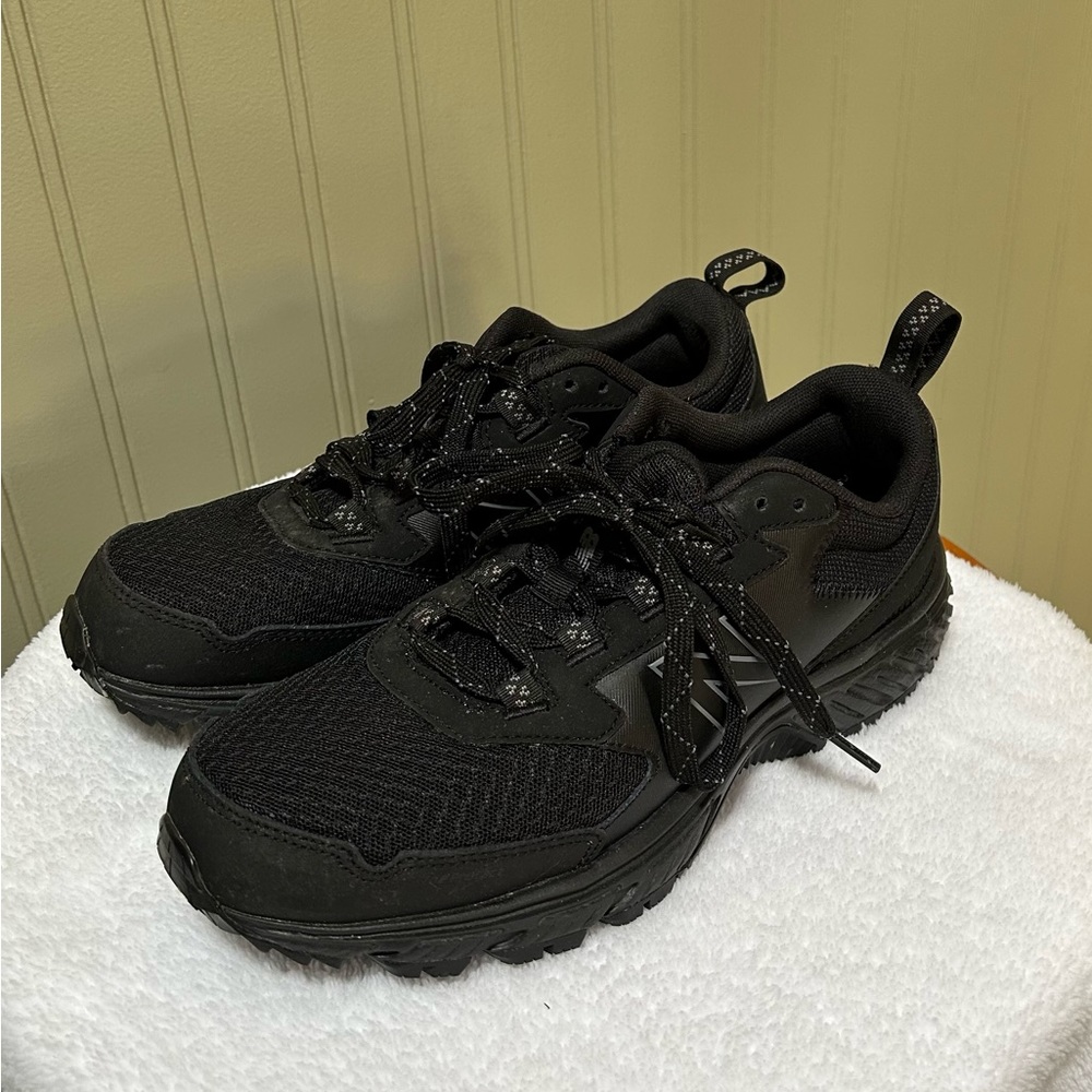 Ladies New Balance Black Sneakers 8 1/2